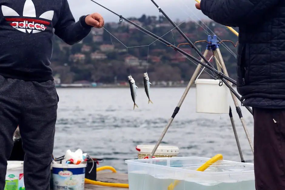 Imagem realista de um pescador em um barco, pescando tucunaré em um ambiente aquático durante o inverno